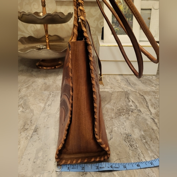 Elegant Brown Leather Handbag From Mexico - Picture 5 of 11
